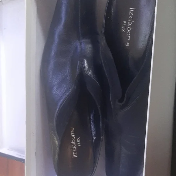 Liz Claiborne Shoes Liz Claiborne Black Flats Sleek And